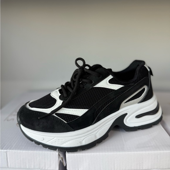 SOPHIE BLACK LOW TOP CHUNKY SNEAKER - Picture 5 of 7